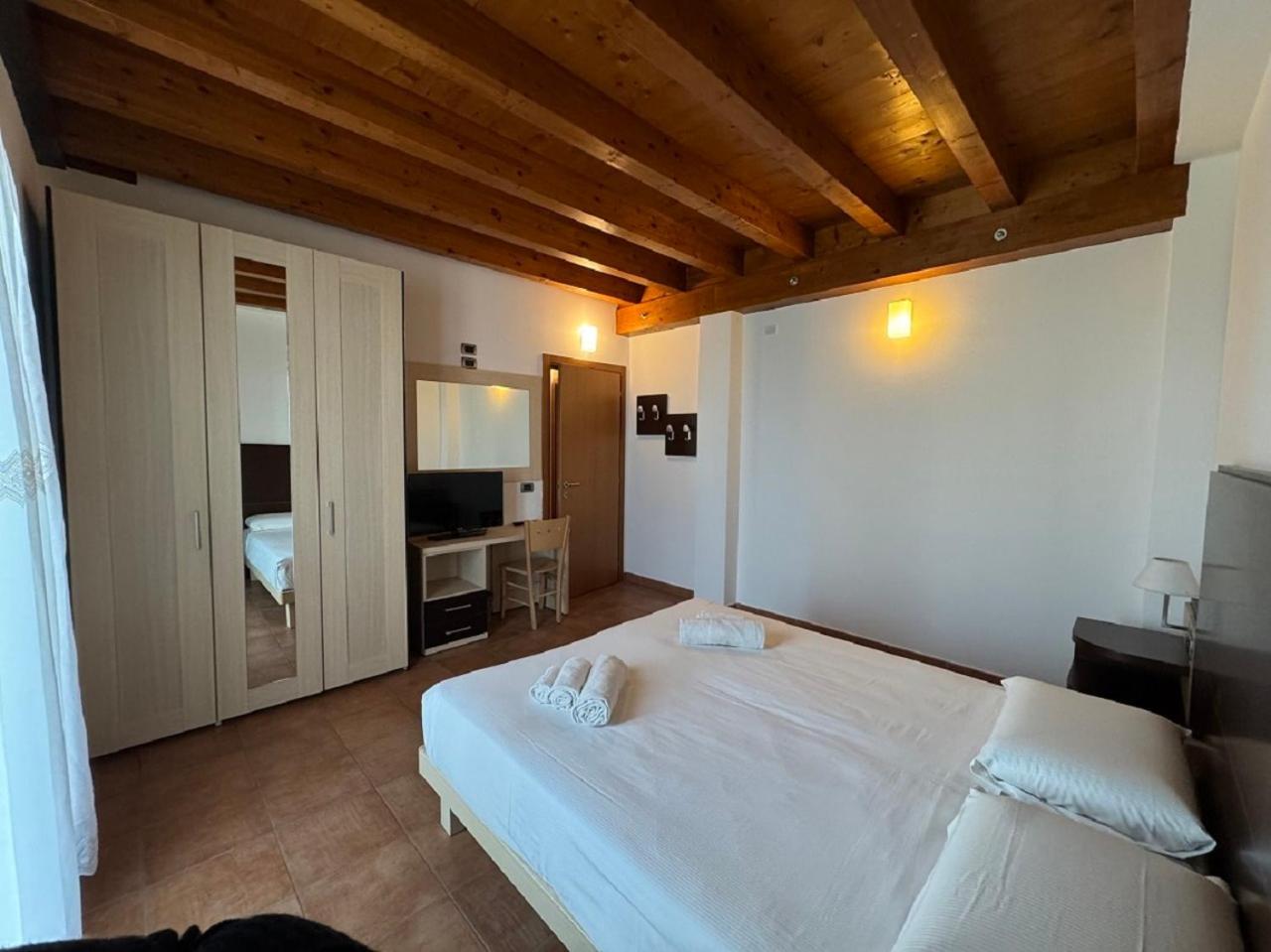 Kairos Garda Hotel Castelnuovo del Garda Exterior photo